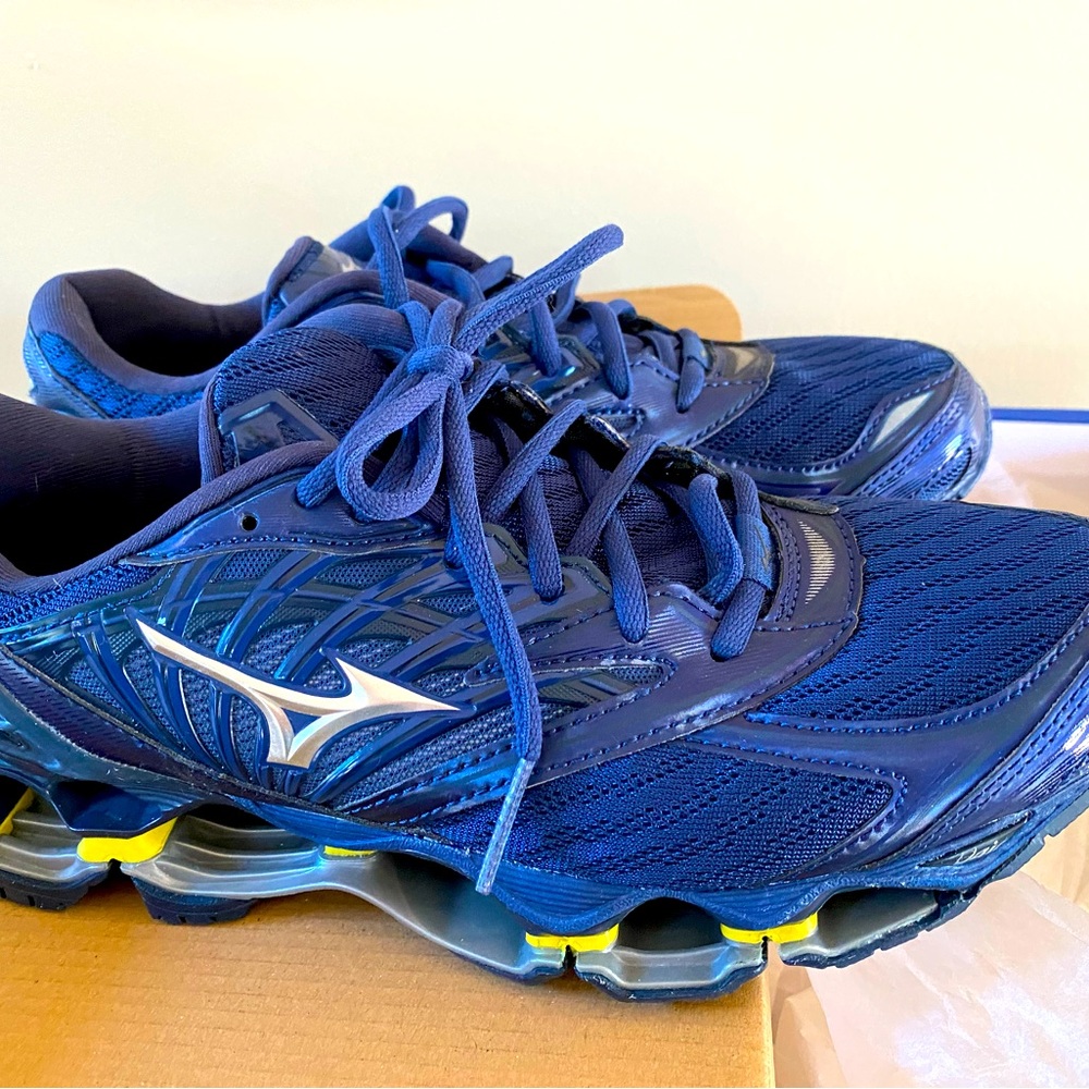 New high end mizuno running shoes